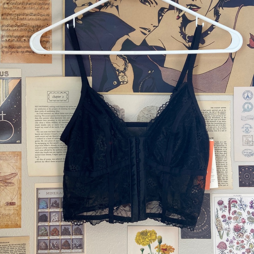 NWT Black Cropped Cami Lace Top